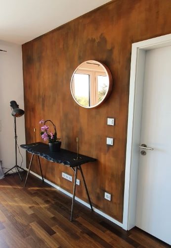 Wand im Essnbereich im Rostlook